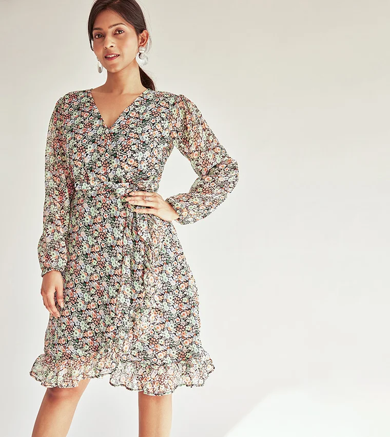 ذا ليبل لايف فستان قصير بياقة ملفوفة وطبعة زهور